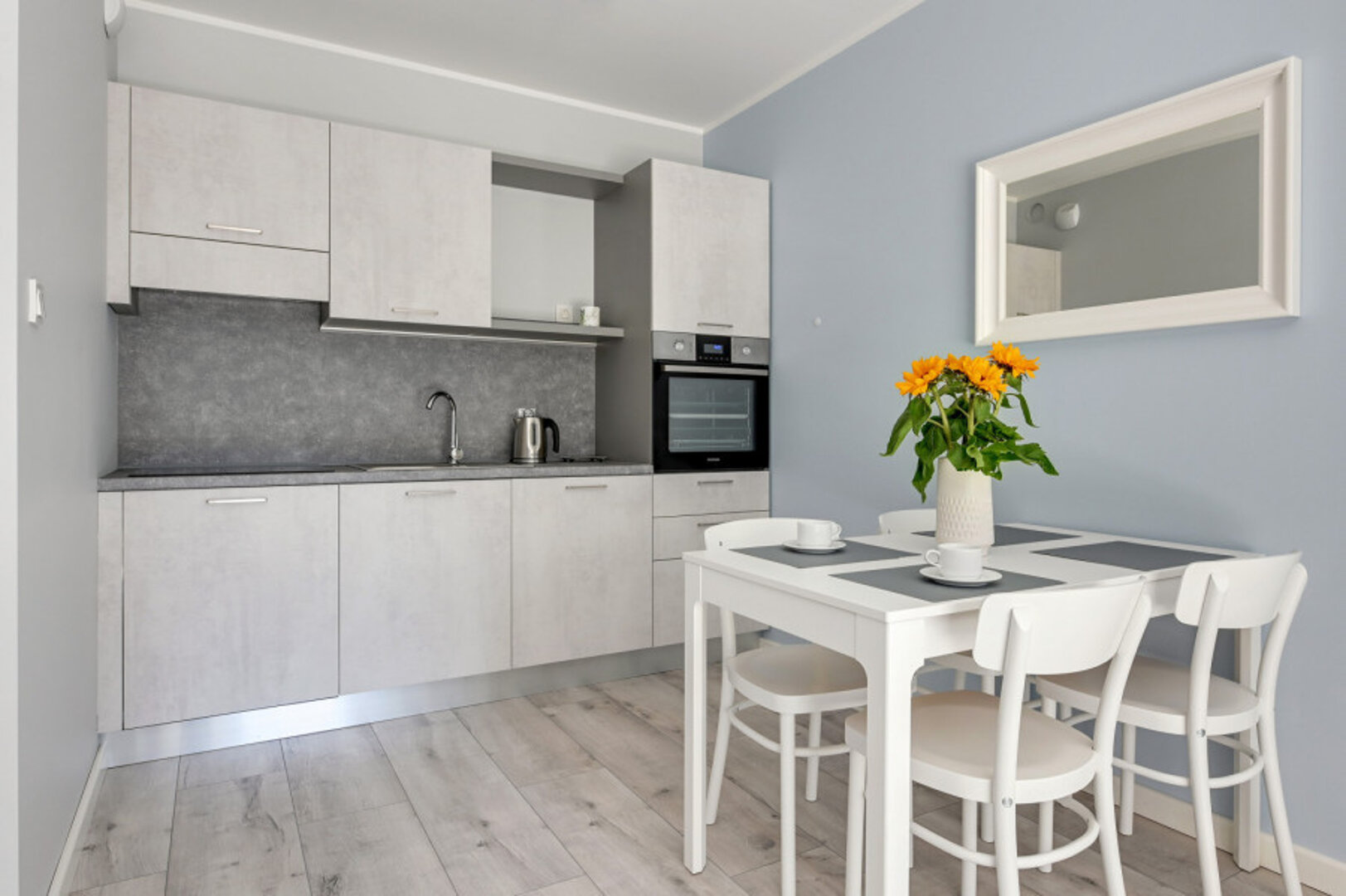 COSMO RADOMSKI, KNIECZYŃSKI, MEGGER SPÓŁKA JAWNA - 6