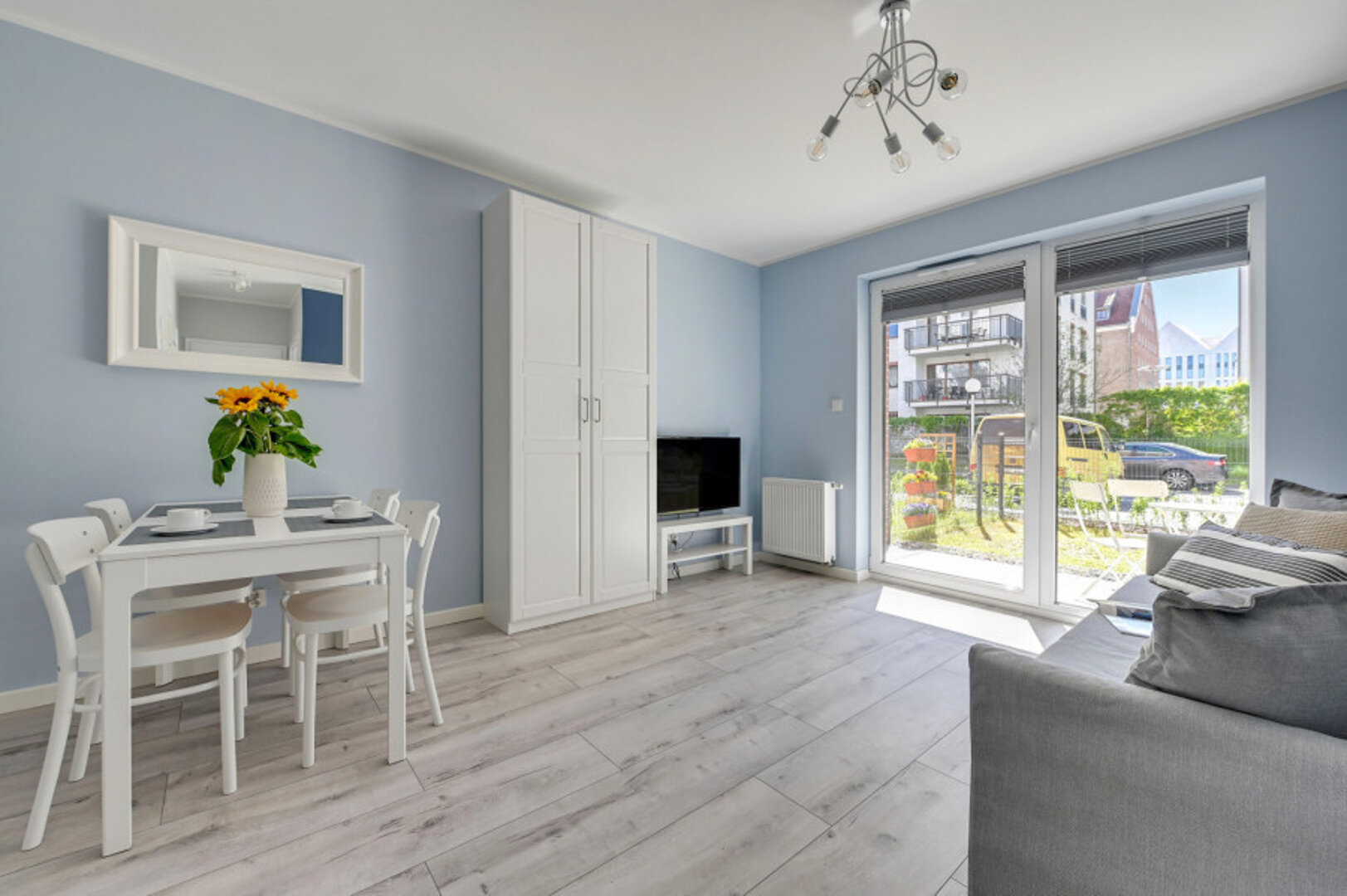 COSMO RADOMSKI, KNIECZYŃSKI, MEGGER SPÓŁKA JAWNA - 8