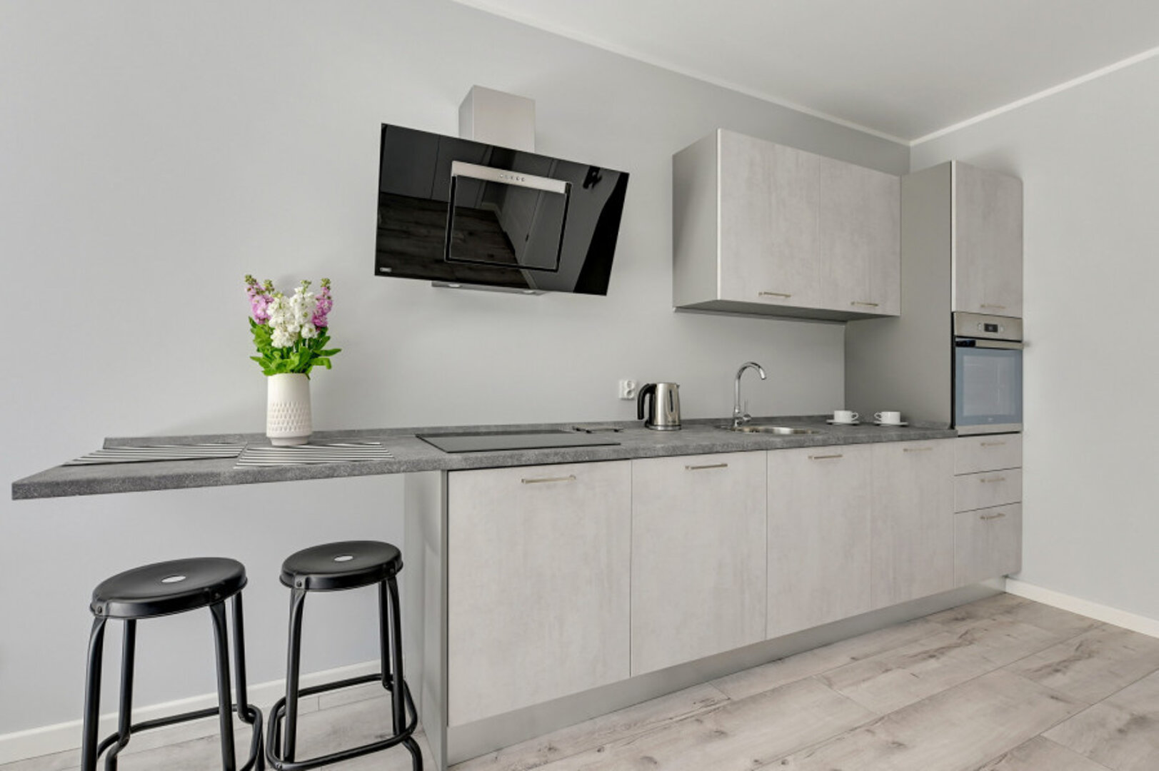 COSMO RADOMSKI, KNIECZYŃSKI, MEGGER SPÓŁKA JAWNA - 6